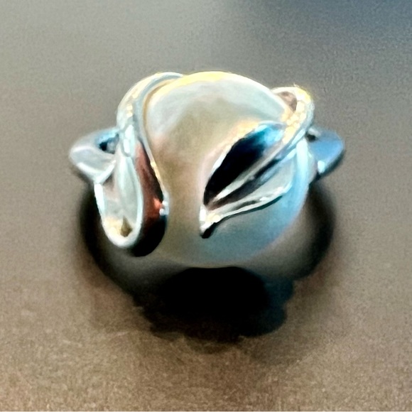 Silver and Mother of Pearl ring - Picture 2 of 5